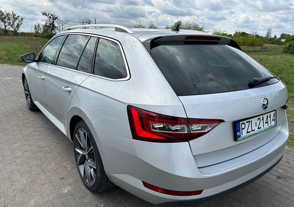 Skoda Superb cena 85000 przebieg: 157200, rok produkcji 2019 z Lubawa małe 301